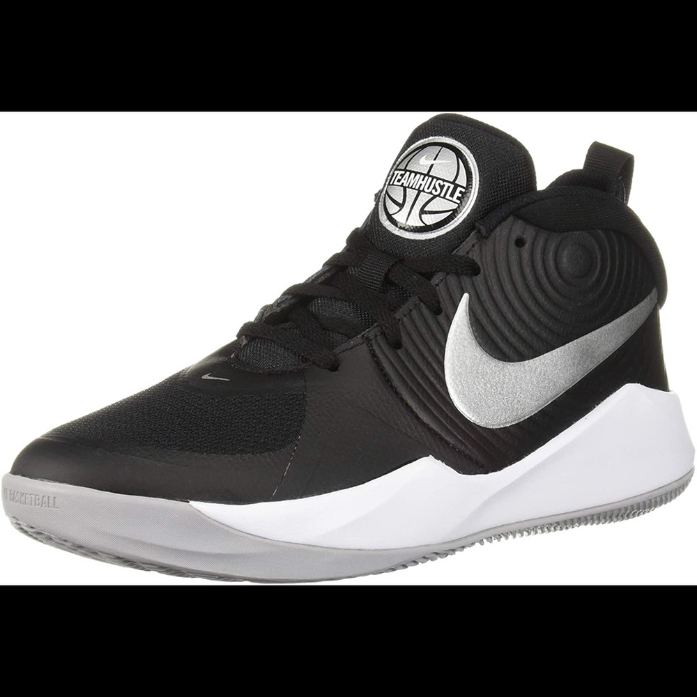 Boys TEAM HUSTLE D 9 BASKETBALL SHOE